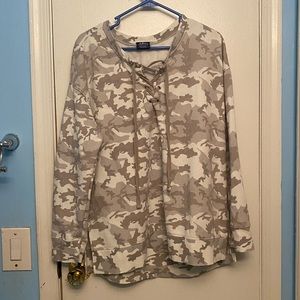 •camouflage sweatshirt with criss cross in the front•